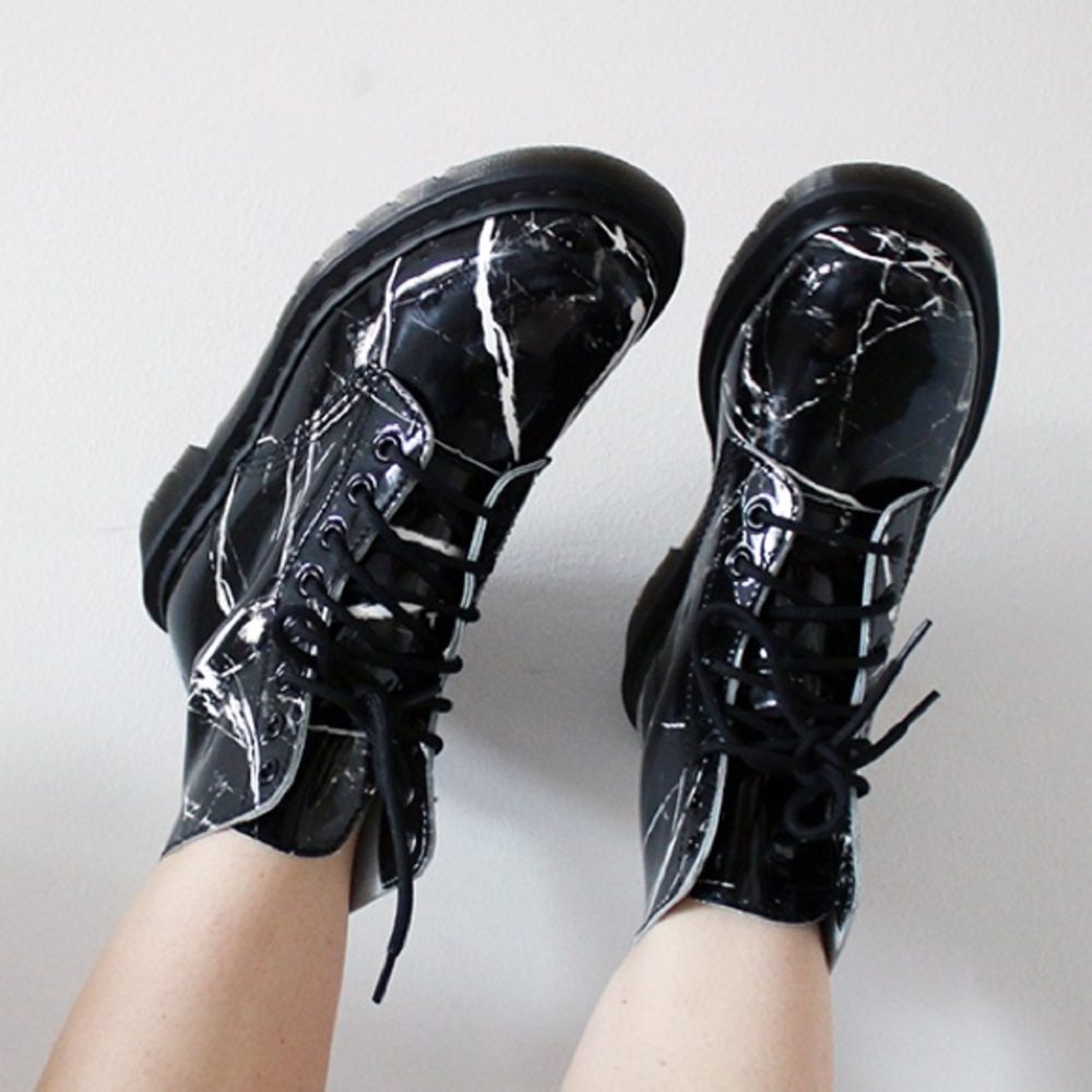 Dr. Marten's 1460 Pascal Marble Black Leather Lace Up Combat Grunge Boot Size 8